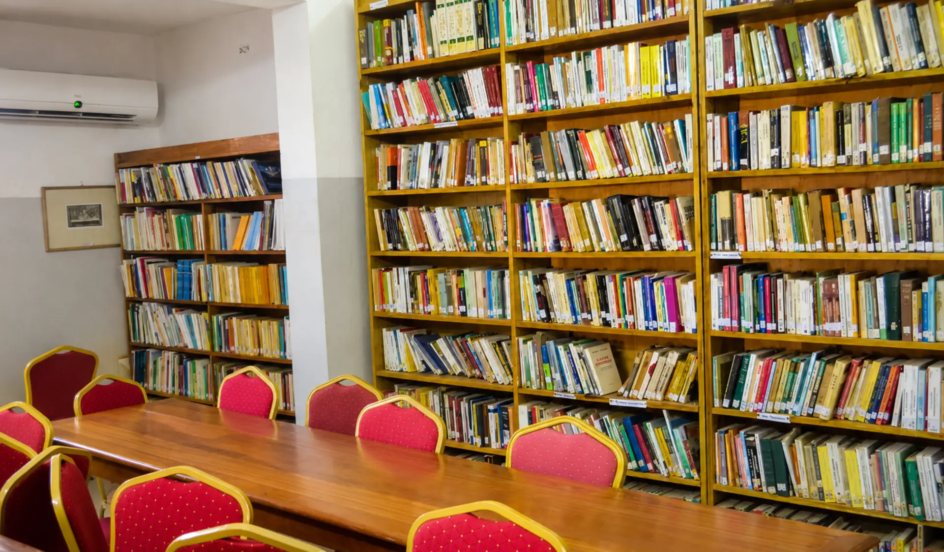 Salle de lecture de la bibliothèque WARC